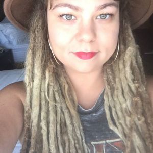 Meet your Posher, Jillian